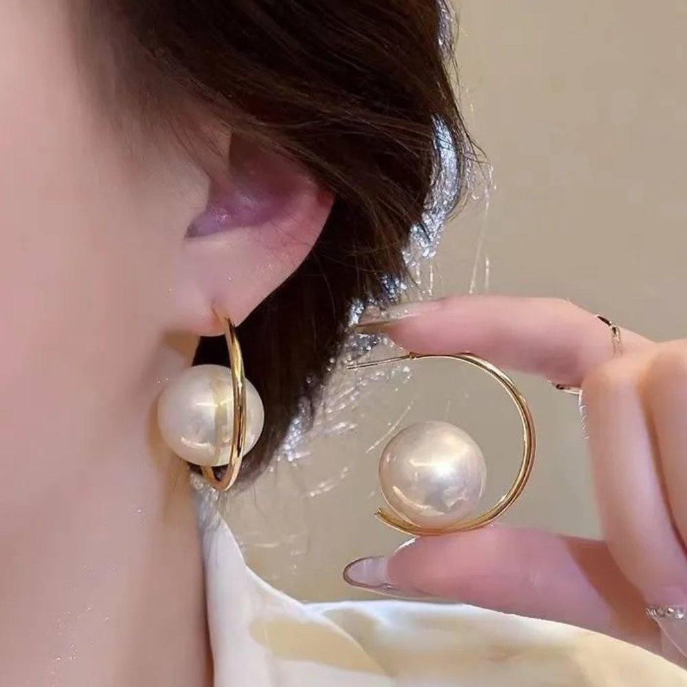 Chic Large White Pearl & Gold Hoop Earrings NEW - Picture 2 of 7